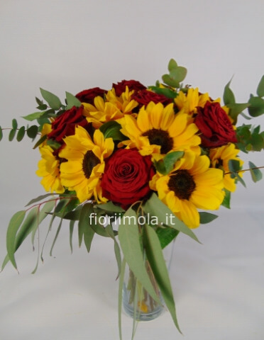 Mazzo girasoli e rose rosse