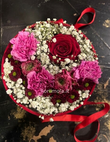 Scatola fiori misti di stagione.