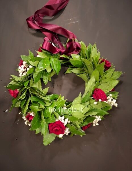 Corona alloro per laurea con fiori freschi