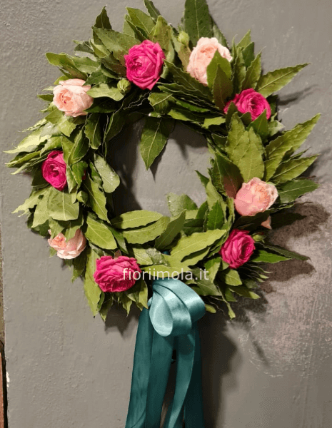 Coroncina di alloro per laurea con fiori freschi